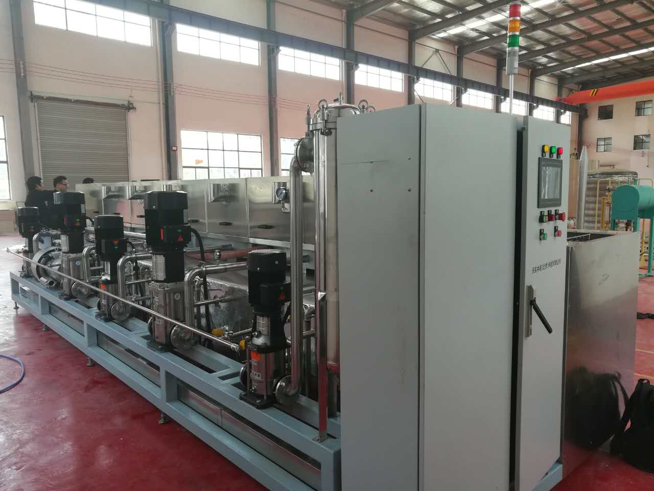 網(wǎng)帶式高壓噴淋清洗烘干機(jī)(圖2) 網(wǎng)帶式高壓噴淋清洗烘干機(jī)(圖2)